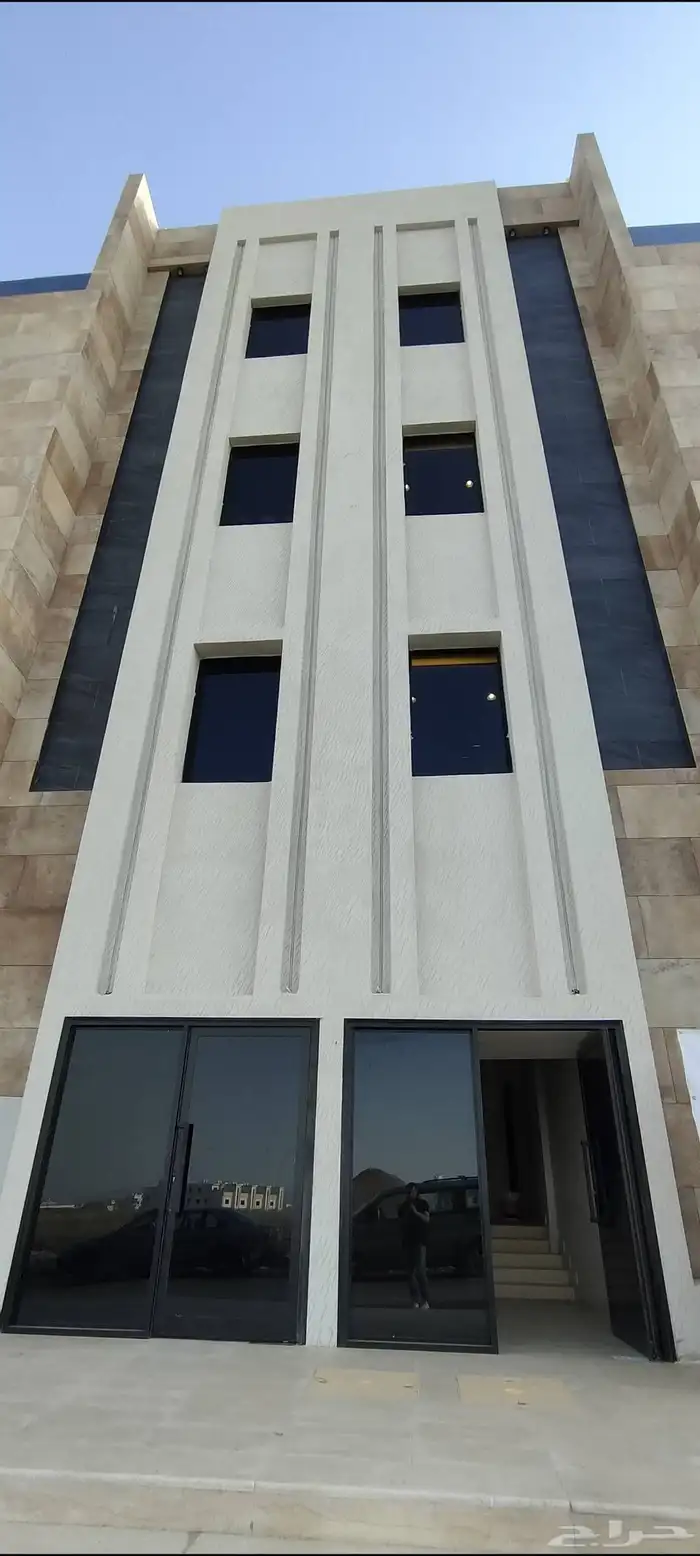 للبيع شقق ارضية وعلويه موقع مميز تشطيبات فاخرة 0