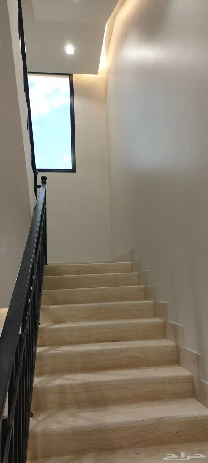 للبيع شقق ارضية وعلويه موقع مميز تشطيبات فاخرة 4