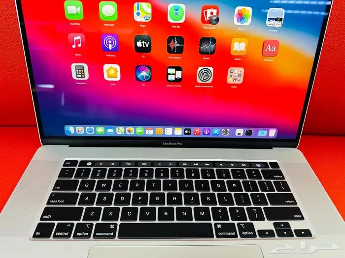 MacBook Pro i9. 16inch 64gb ram 500gb ssd 8gb graphics 3