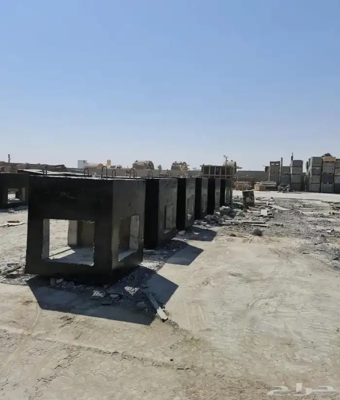 حواجز خرسانية نيوجرسي قواعد أعمدة انارة 42