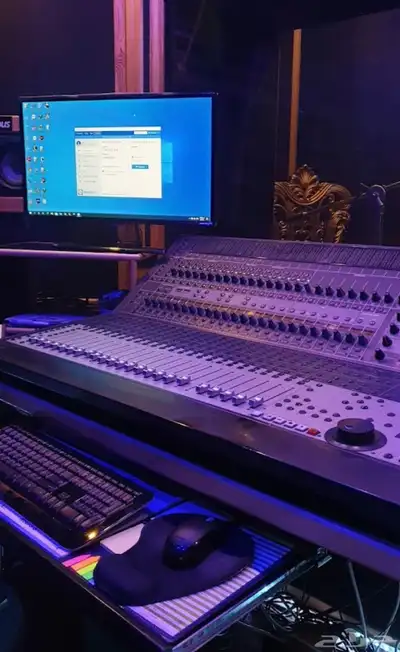 منشد مبدع لجميع انواع الشيلات 0