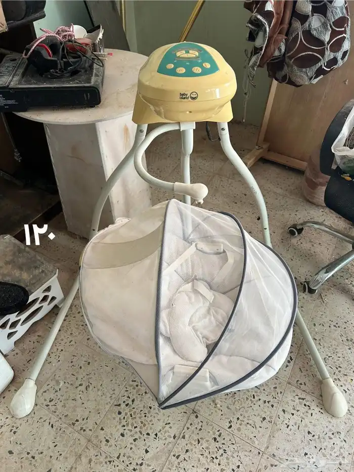 سرير هزاز ومكوات بخاروحوض سمك وقفص كبير 0