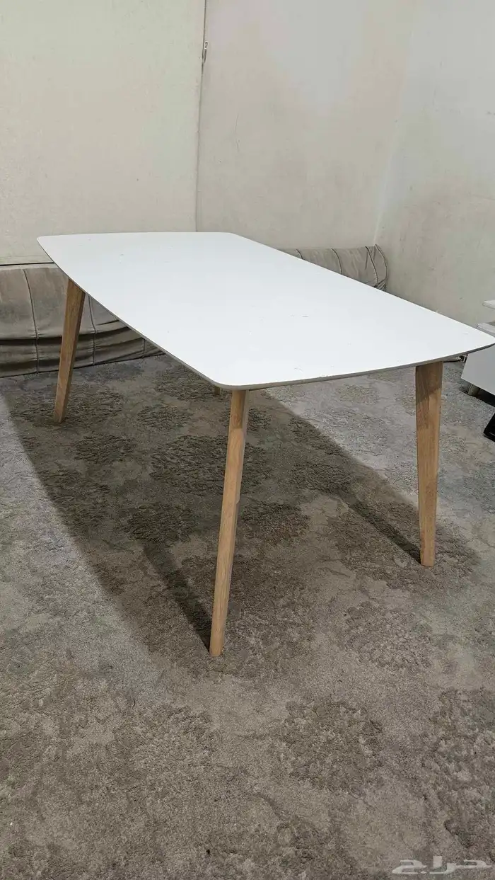 طاوله ودولاب أحذية 1