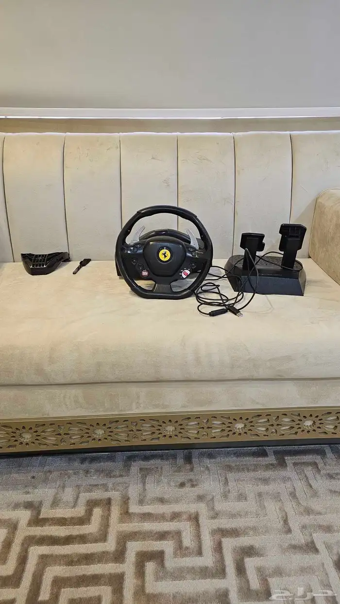 دركسون فيراري مع دعاسات مستخدم لمده ثلاث شهور وشبه جديد Xbox 3