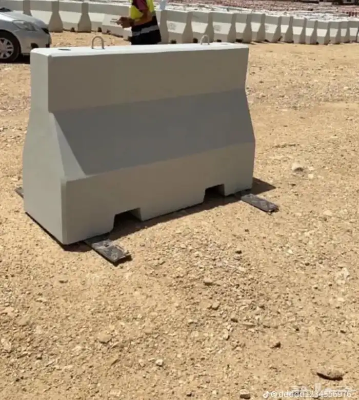 حواجز خرسانية نيوجرسي قواعد أعمدة انارة 0