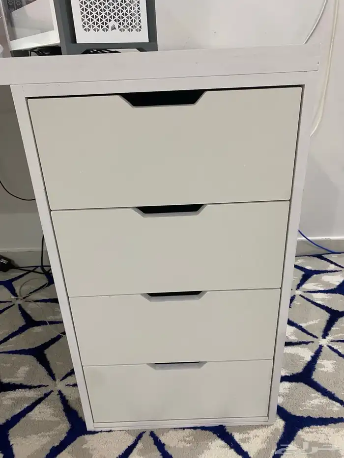 طاولة قيمنق 4