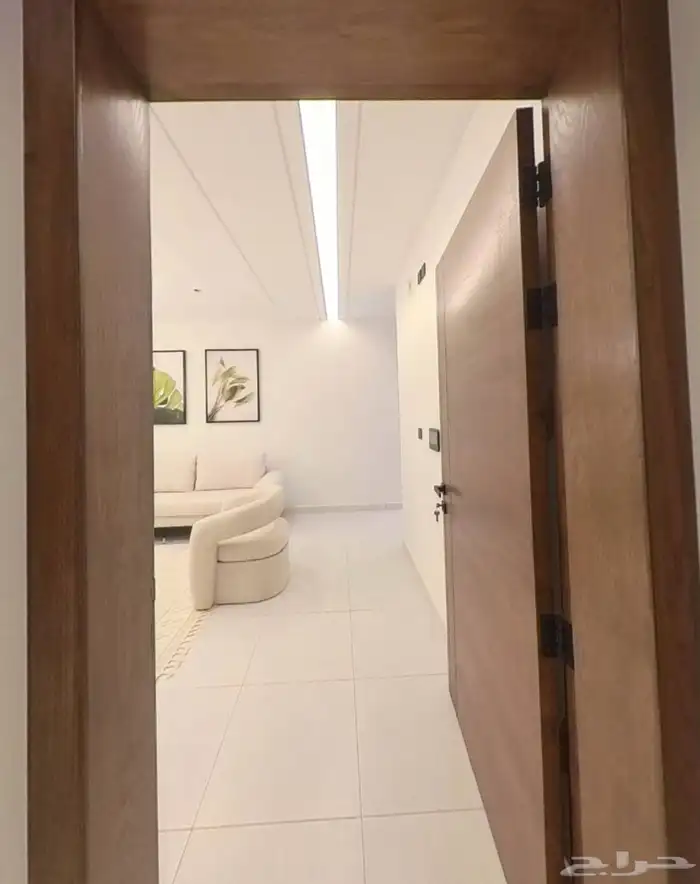 شقة للبيع في جدة 4 غرف وصالة وموقف خاص بسعر مميز جدا 2