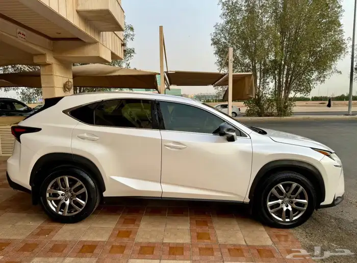 لكزس NX 200 خليجي اقبل بدل 7