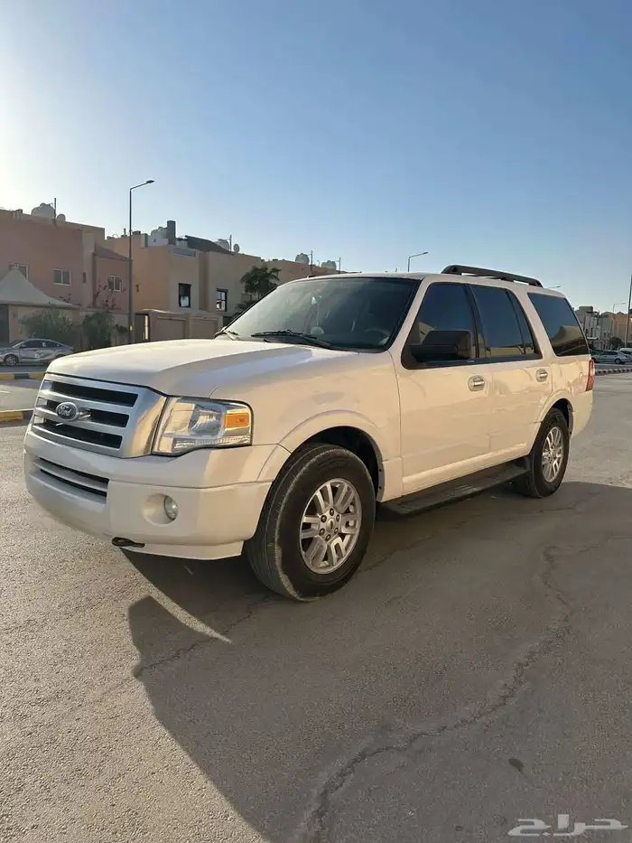 فورد اكسبيدشن قصير 2013 ( دبل ) شبه الجديد 2 مالك من الوكالة 3