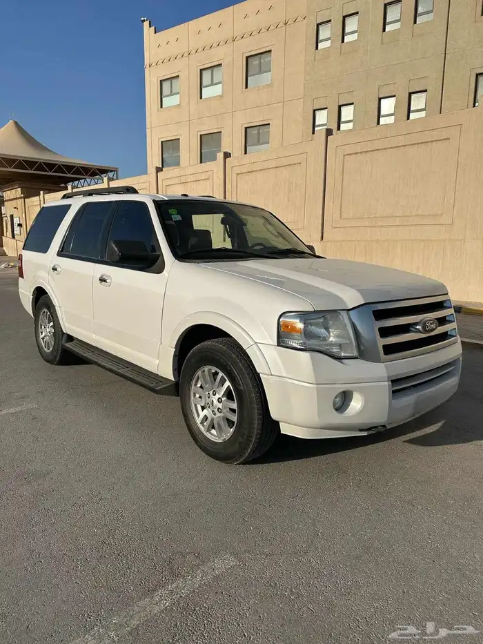 فورد اكسبيدشن قصير 2013 ( دبل ) شبه الجديد 2 مالك من الوكالة 1