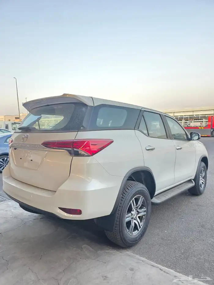 تويوتا فورتشنر بنزين بدون دبل 25 5