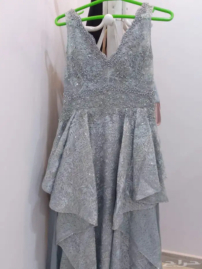 فستان لسهره استعمال مرة ومعه كرته والون رصاصي والرقم 16 2