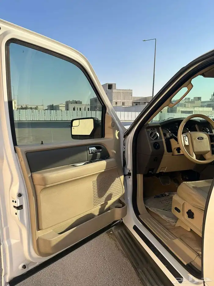 فورد اكسبيدشن قصير 2013 ( دبل ) شبه الجديد 2 مالك من الوكالة 4