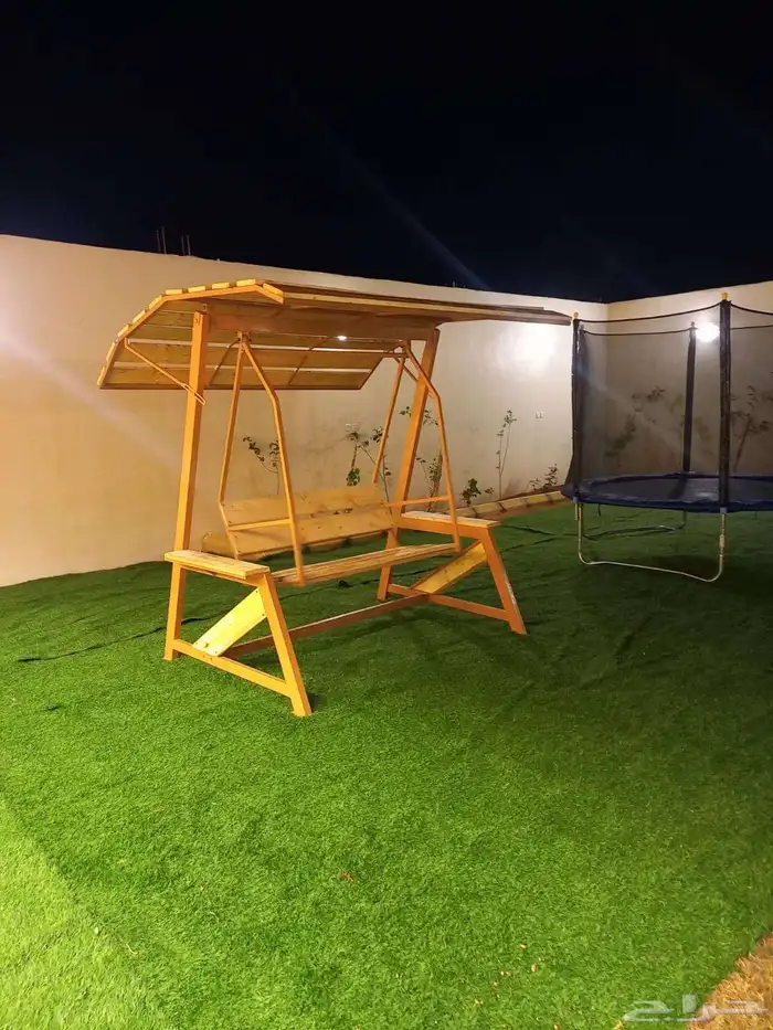 الكنبه المرجيحة لون اسود ب جلسه خشب م مظلة و شراع بني 1
