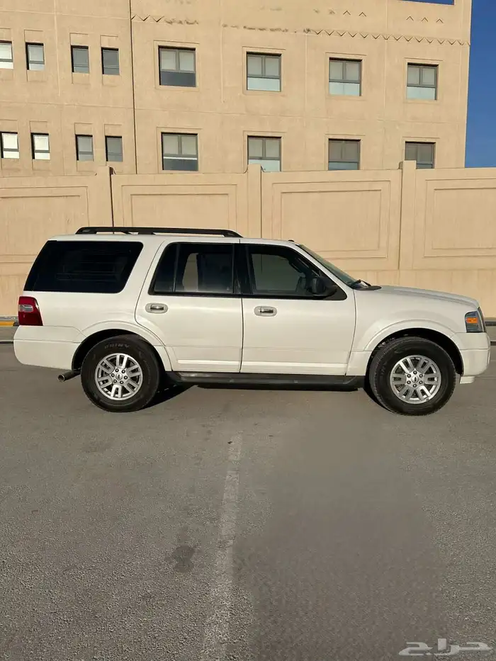 فورد اكسبيدشن قصير 2013 ( دبل ) شبه الجديد 2 مالك من الوكالة 2