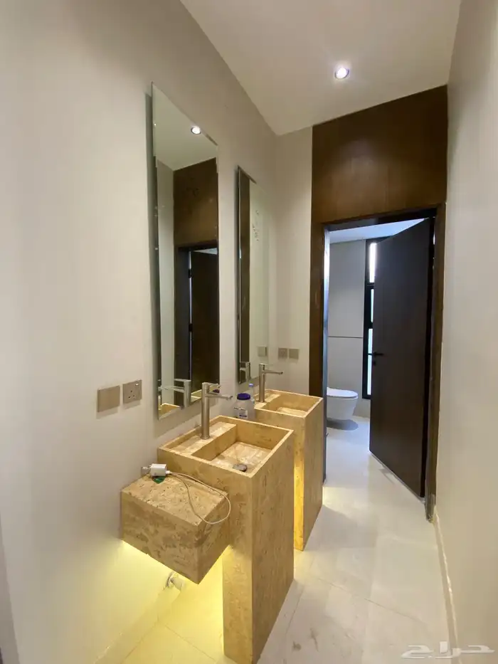 فيلاروف ارضية للبيع حي اليرموك 8