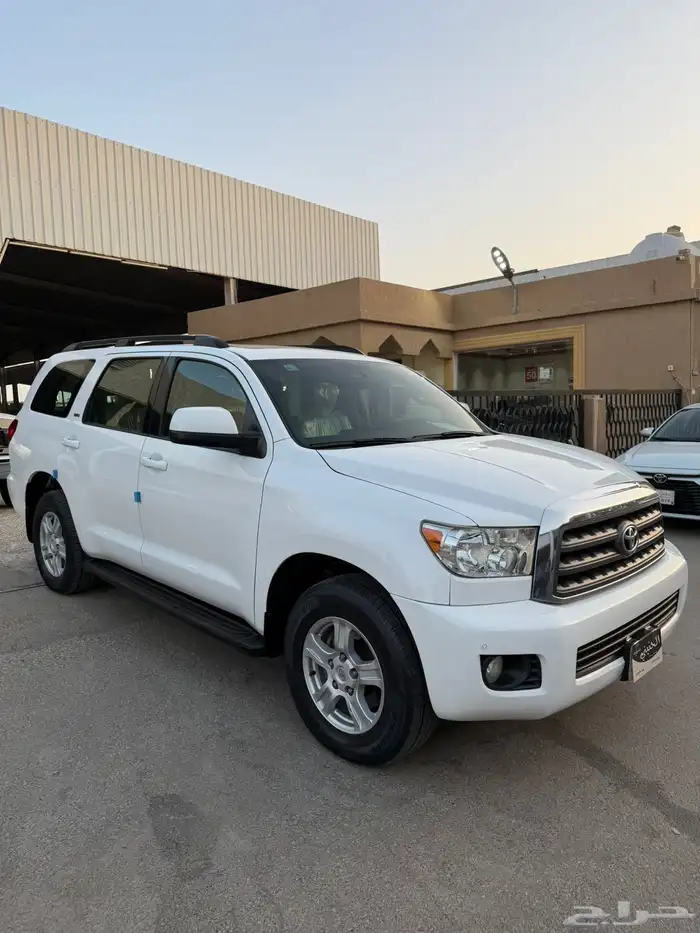 تويوتا سكويا 2013 نص فل سعودي ابيض عداد 255 الف 2