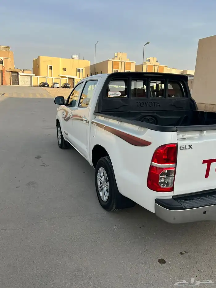 للبيع هايلوكس 2014 شبه جديد 10