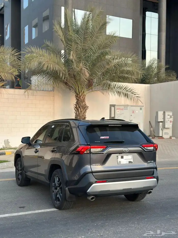 تويوتا راف فور ادفنشر 2024 شبه جديد بنزين 9