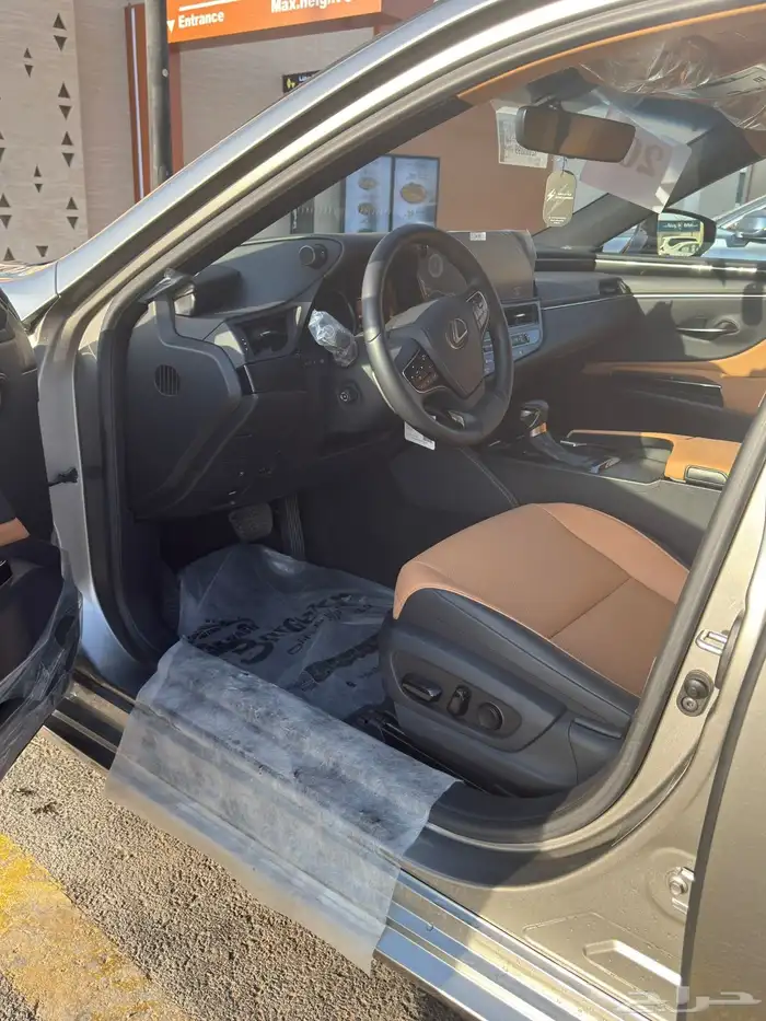 لكزس ES250 عبداللطيف جميل سعودي 2