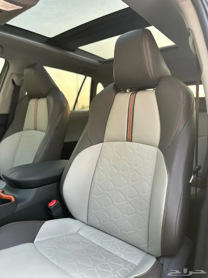 تويوتا راف فور ادفنشر 2024 شبه جديد بنزين 13