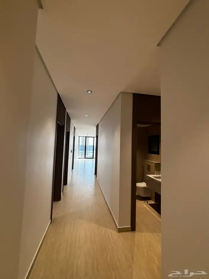 شقة فاخره مقابل البحر للبيع مساحة 156 11