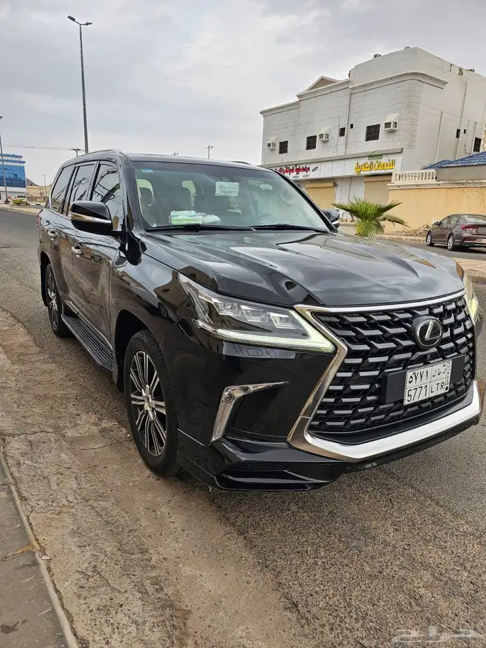 جيب لكزس موديل 2021 1
