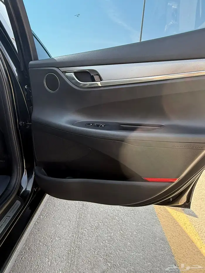 هيونداي ازيرا لون اسود داخلي أسوده ممشى قليل محركات بلد 31