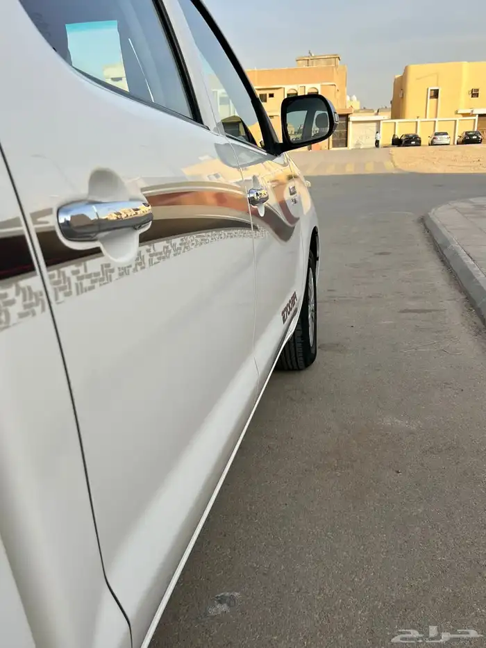 للبيع هايلوكس 2014 شبه جديد 4