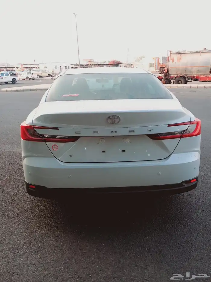 تويوتا كامري E استاندرد 2025 أبيض 15