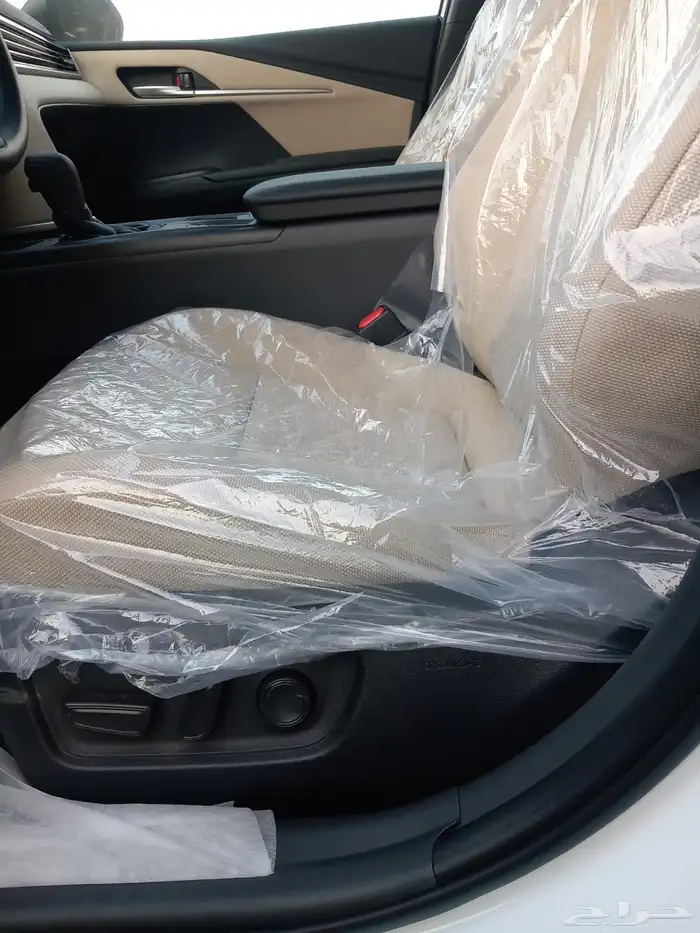 تويوتا كامري E استاندرد 2025 أبيض 9