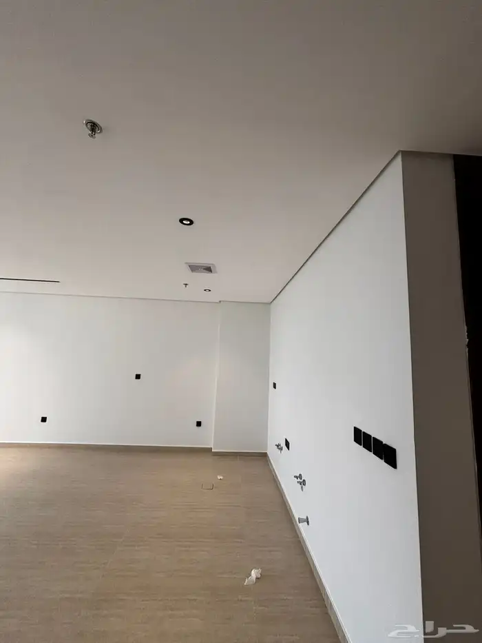 شقة فاخره مقابل البحر للبيع مساحة 156 12