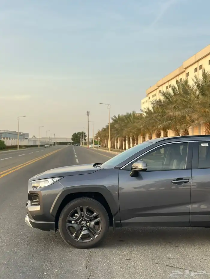 تويوتا راف فور ادفنشر 2024 شبه جديد بنزين 4