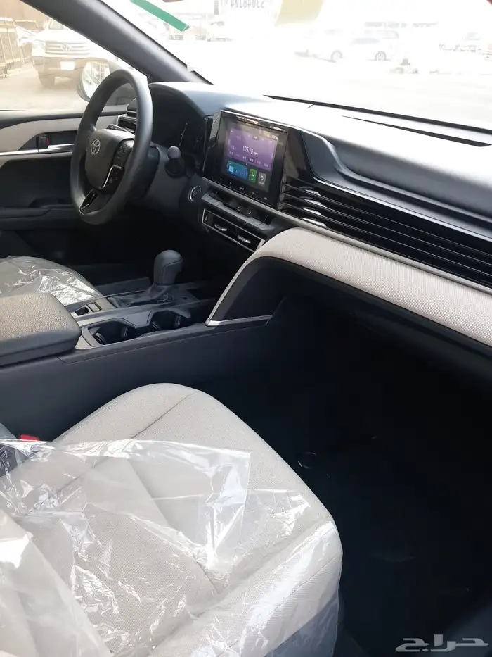 تويوتا كامري E استاندرد 2025 أبيض 11