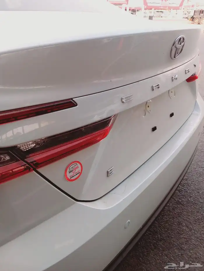 تويوتا كامري E استاندرد 2025 أبيض 7