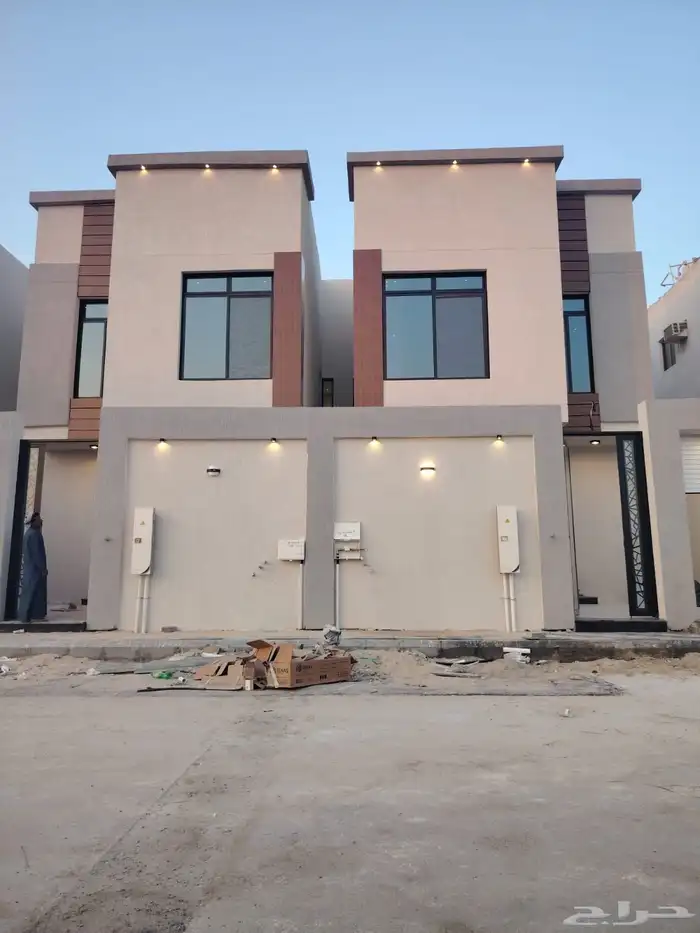 للبيع فلل مودرن في حي الصواري تشطيب فخم 0