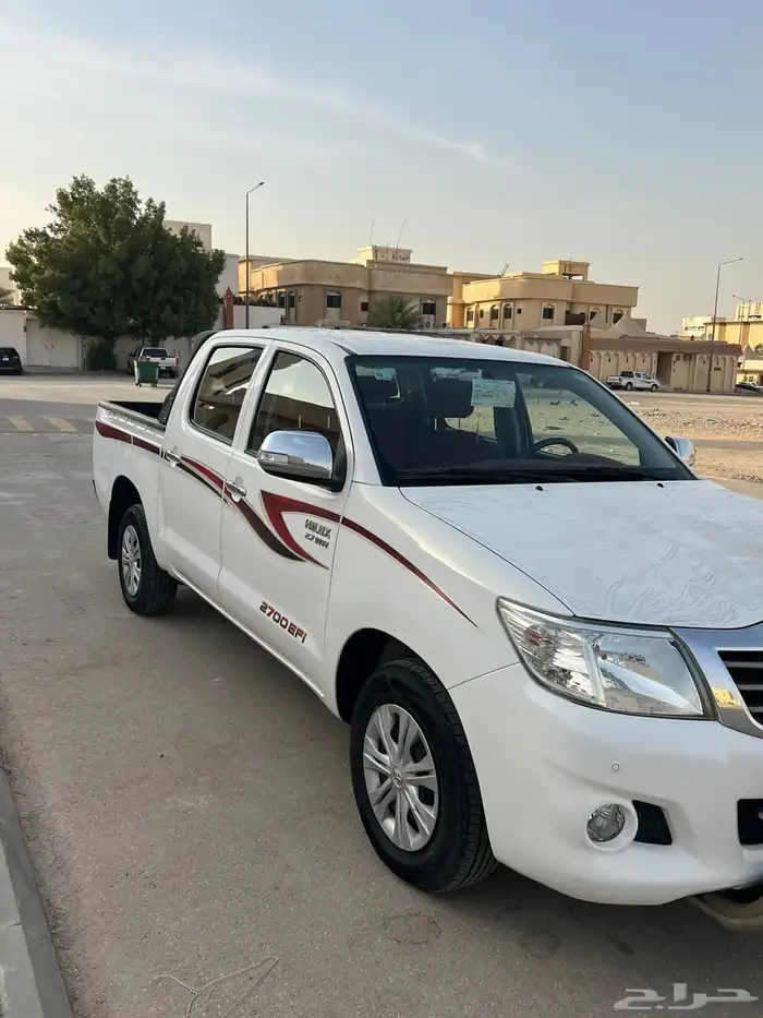 للبيع هايلوكس 2014 شبه جديد 8