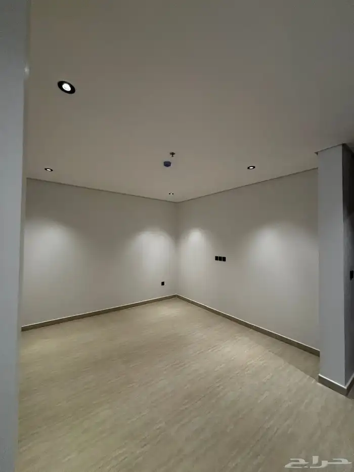 شقة فاخره مقابل البحر للبيع مساحة 156 6