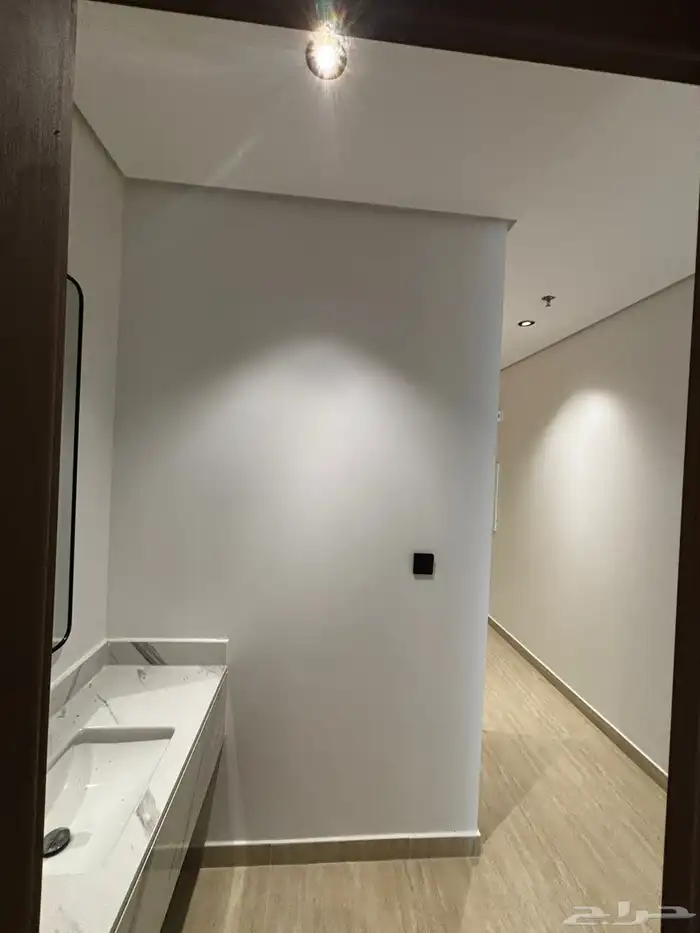 شقة فاخره مقابل البحر للبيع مساحة 156 5