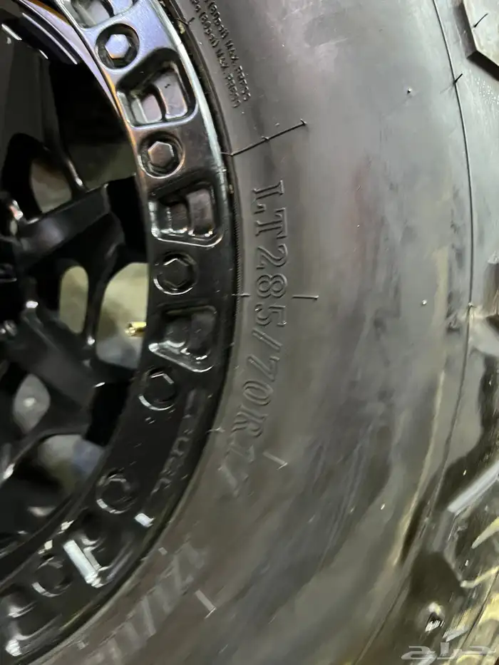 جنوط فيول 6 مسمار مع كفرات ودواي نص حجري مقاس 285 70 17  25 5