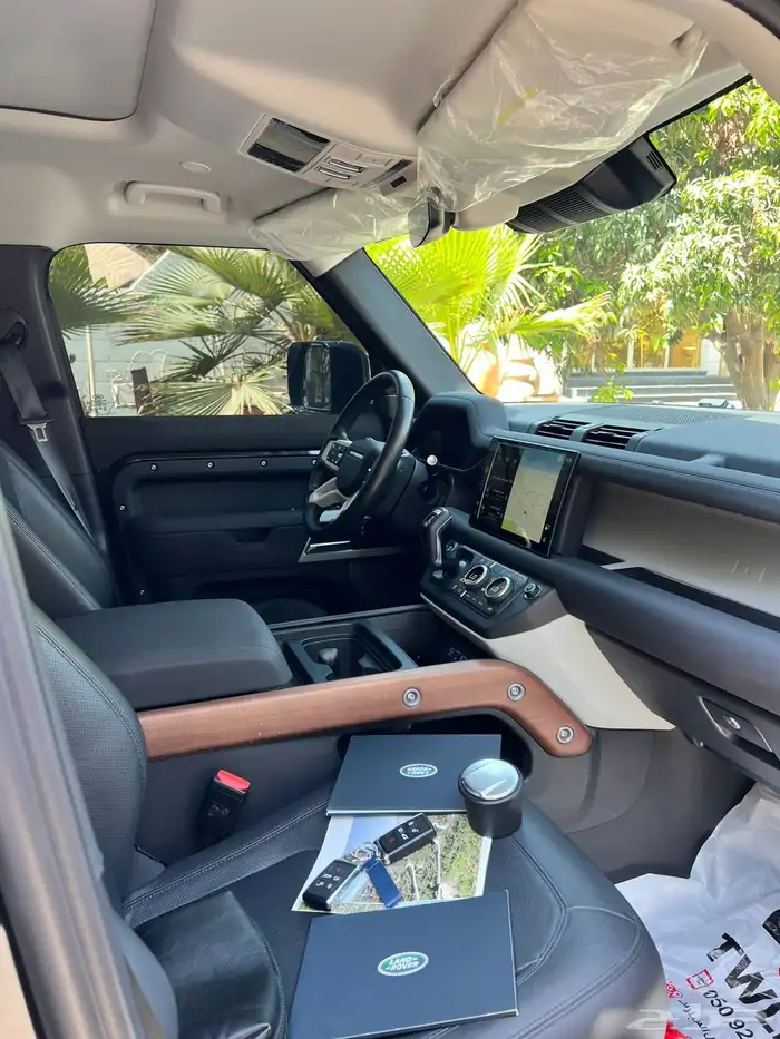 لاند روفر ديفندر موديل 2023 خليجي موجودة بدبي 3