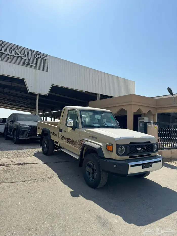 تويوتا شاص 2025 ديزل فل كامل رفرف قير عايدي سعودي جديد 3