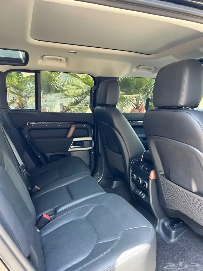 لاند روفر ديفندر موديل 2023 خليجي موجودة بدبي 8