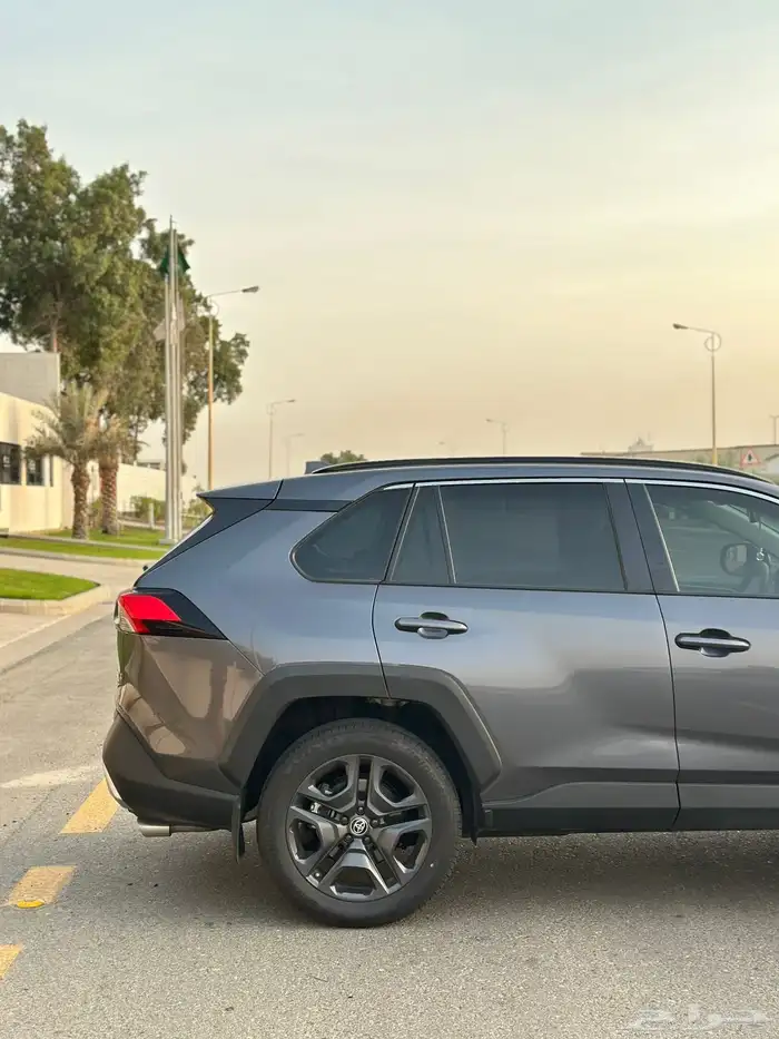 تويوتا راف فور ادفنشر 2024 شبه جديد بنزين 8