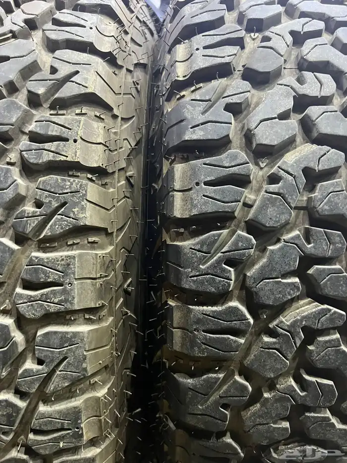 جنوط فيول 6 مسمار مع كفرات ودواي نص حجري مقاس 285 70 17  25 11