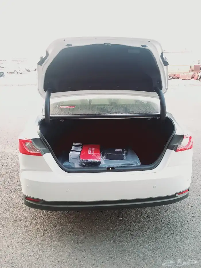 تويوتا كامري E استاندرد 2025 أبيض 14