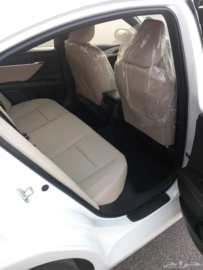 تويوتا كامري E استاندرد 2025 أبيض 12