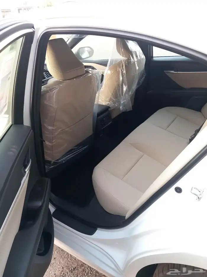 تويوتا كامري E استاندرد 2025 أبيض 13