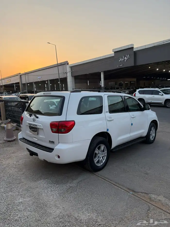تويوتا سكويا 2013 نص فل سعودي ابيض عداد 255 الف 5