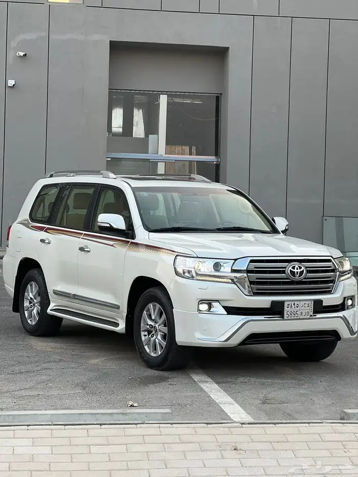 جيب لاندكروزر جكس ار مديل 2017 الممشى 288 14